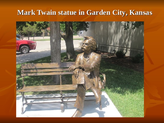 Mark Twain statue in Garden City , Kansas